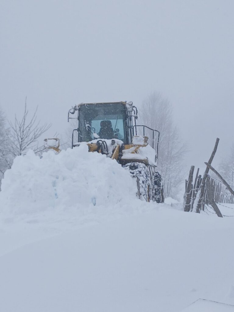 Şalpazarı’nda kar  kesimlerde kar kalınlığı 30 santimetreyi buldu