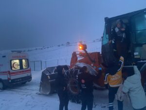 Hasankeyf’te kar engelini ekipler aştı hamile kadın hastaneye ulaştırıldı