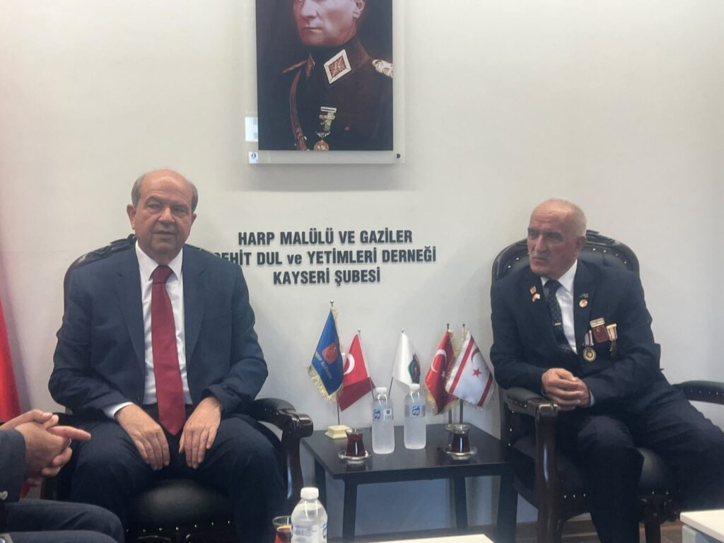 Kuzey Kıbrıs Cumhurbaşkanı Ersin Tatar’dan Kayseri’de gazilere vefa ziyareti